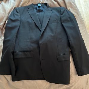 Men’s Louis Vuitton black suit in 36(US)/46(Euro)